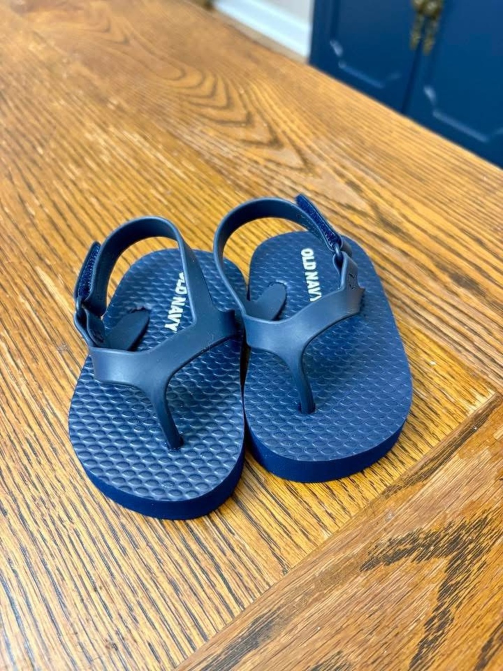 NWOT Old Navy Navy Blue Infant Backstrap Flip Flops Size 3 (run small)